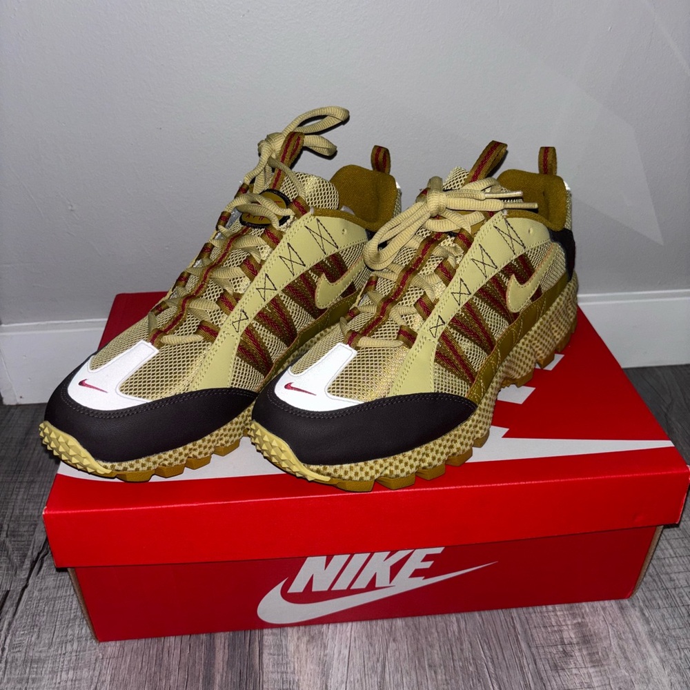 Nike Air Humara QS